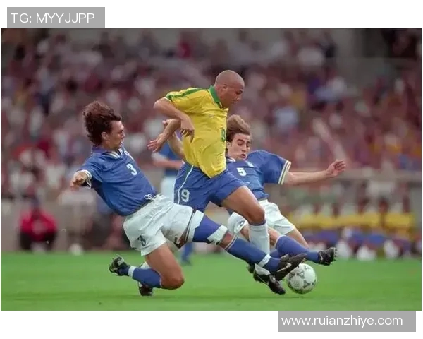 足球巨星精彩瞬间集锦 见证球场传奇与不朽时刻